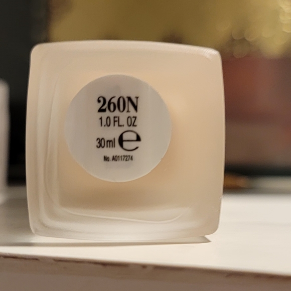 Elizabeth Arden foundation $15 each - Picture 3 of 3